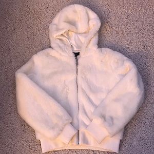 Big White fluffy, zip up